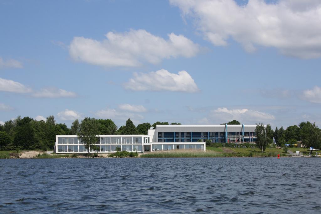 Strandhotel Senftenberger See Екстериор снимка