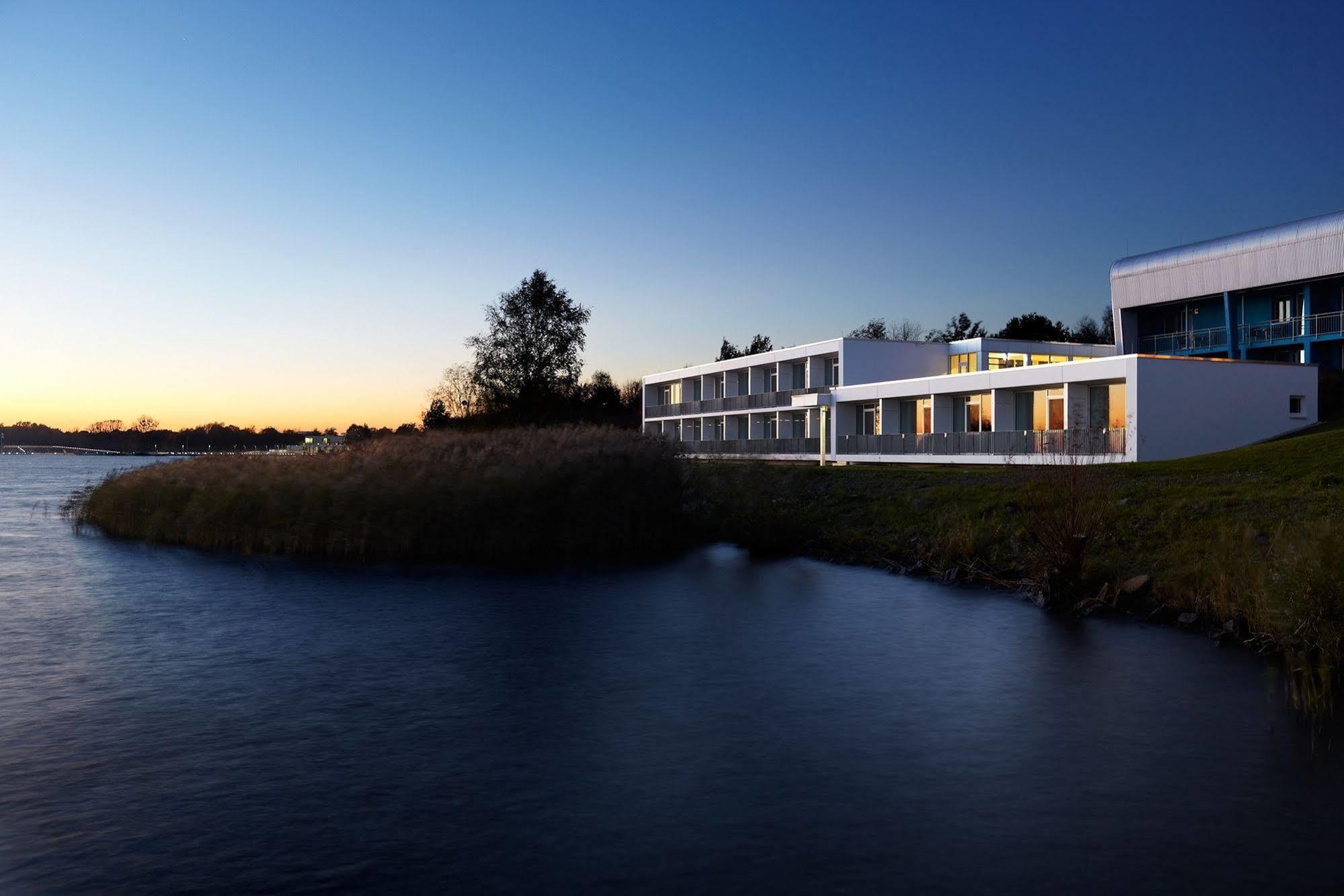 Strandhotel Senftenberger See Екстериор снимка