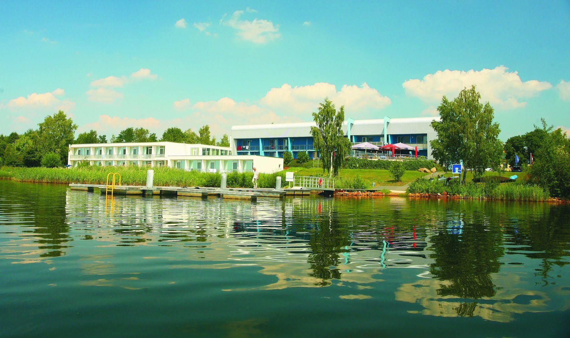 Strandhotel Senftenberger See Екстериор снимка