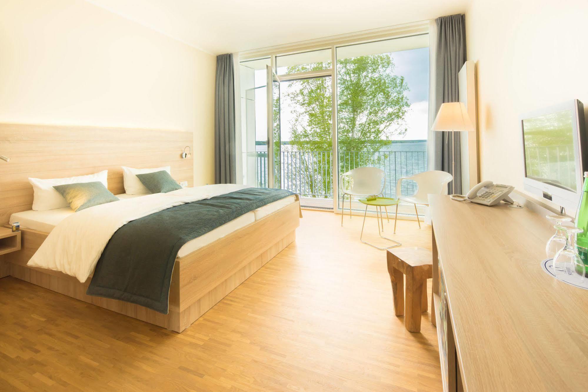 Strandhotel Senftenberger See Екстериор снимка