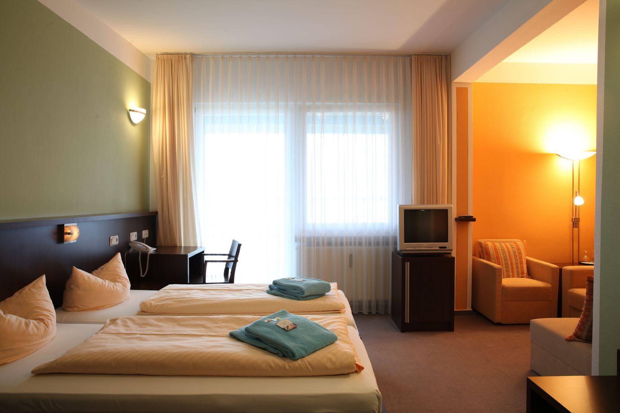Strandhotel Senftenberger See Екстериор снимка