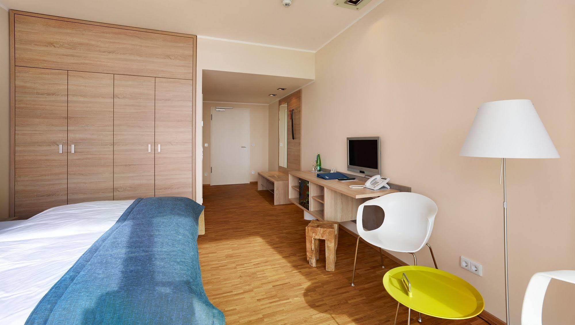 Strandhotel Senftenberger See Екстериор снимка
