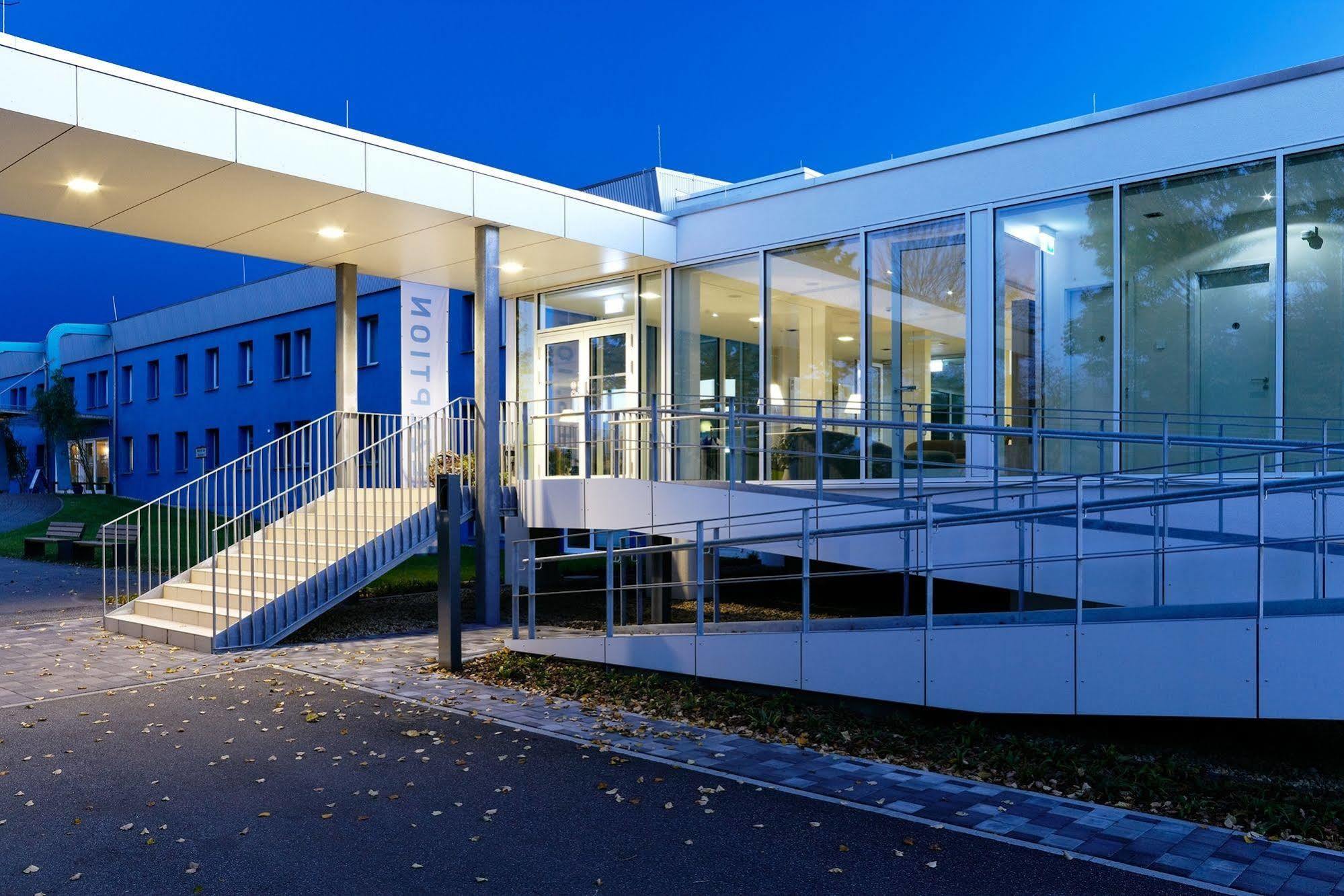 Strandhotel Senftenberger See Екстериор снимка