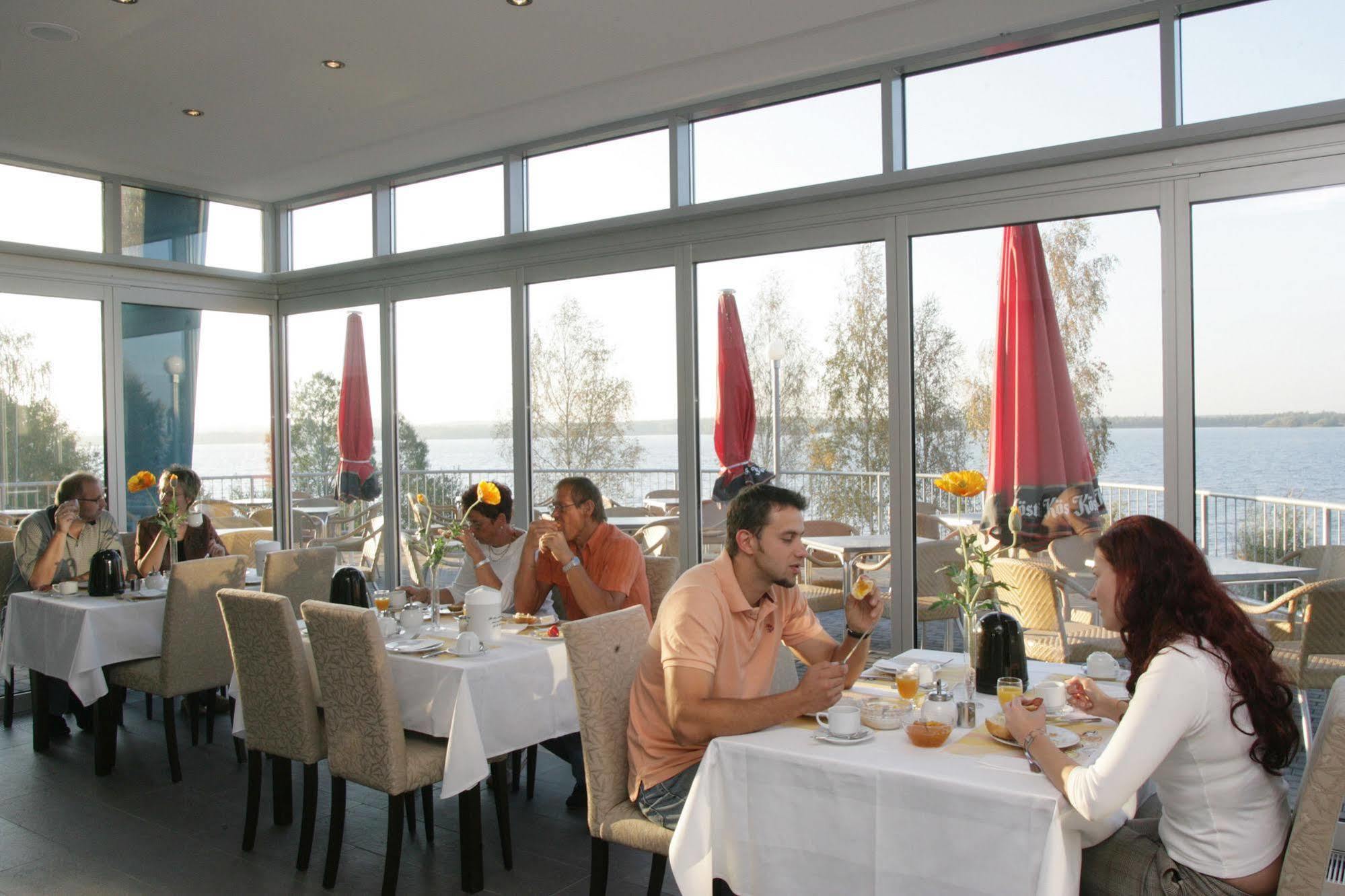 Strandhotel Senftenberger See Екстериор снимка