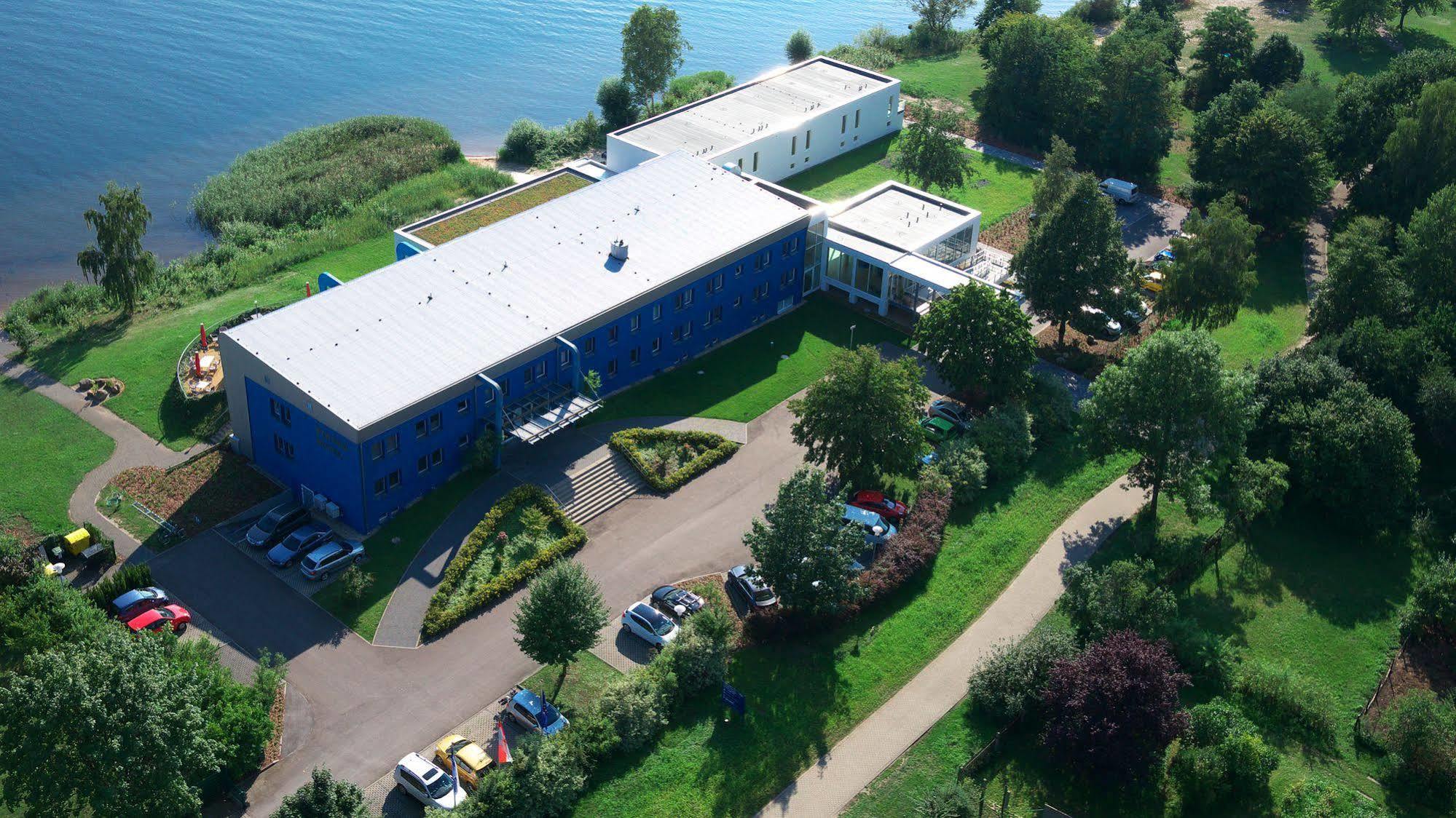 Strandhotel Senftenberger See Екстериор снимка